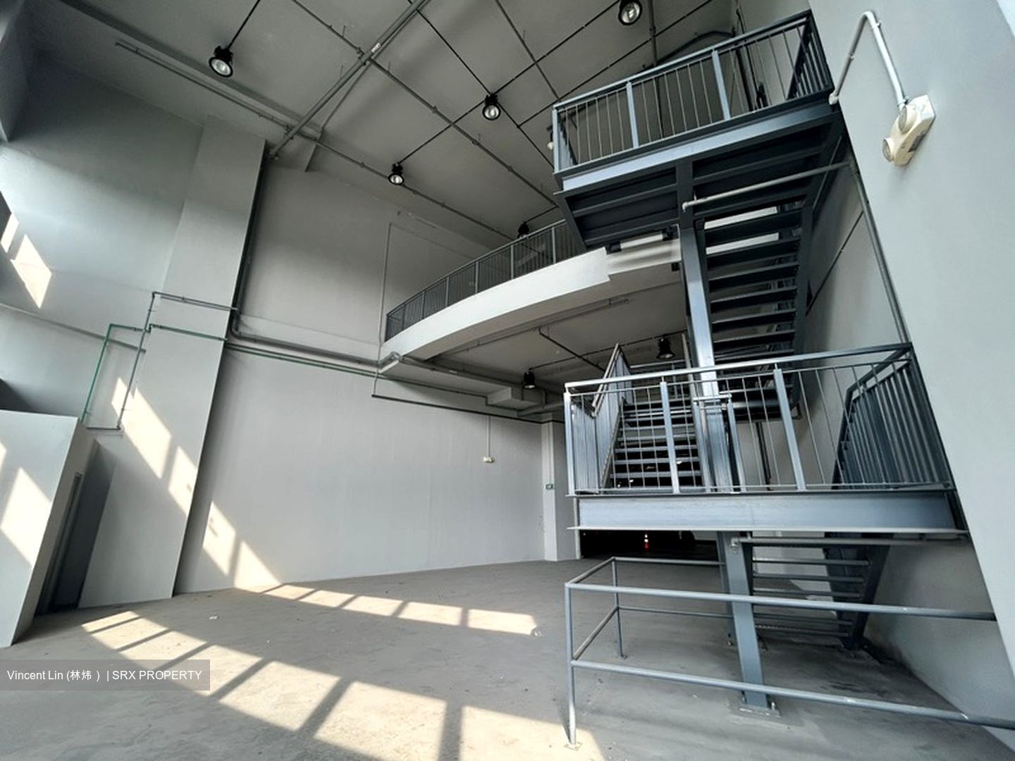 Carros Centre (D25), Warehouse #590274961